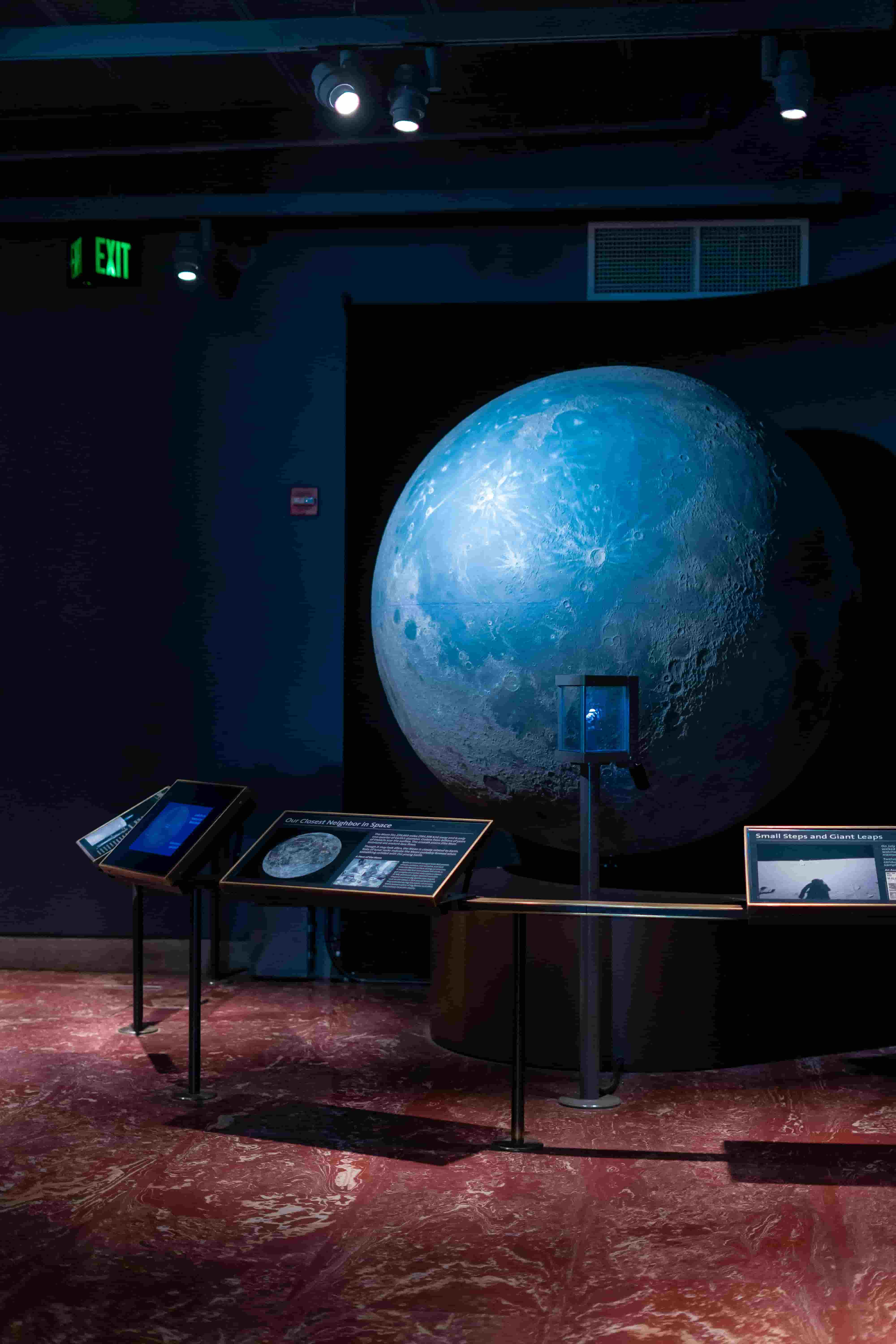 A globe exhibit in the comos exhibition.